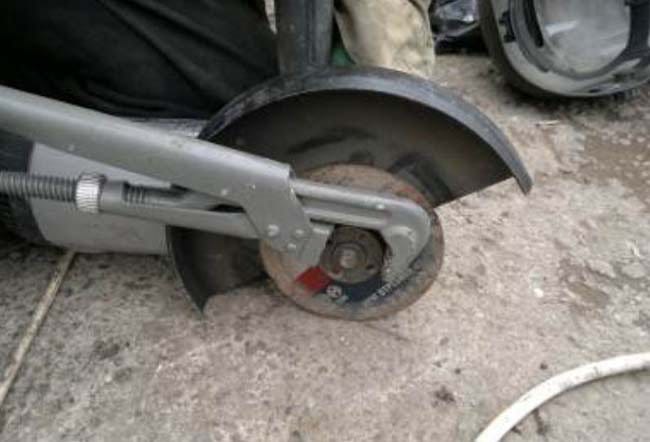 Ухищрения по откручиванию гайки на болгарке