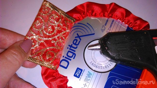 Юбилейная медаль из CD-дисков