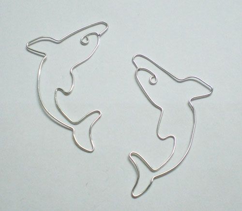 Серьги «Дельфины» из проволоки и бусин