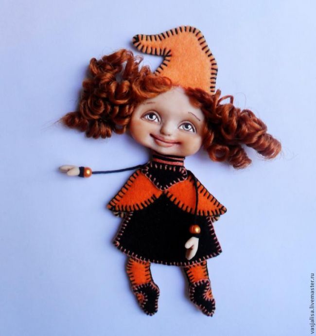 Кукла-брошь «Ведьмочка на Хэллоуин»