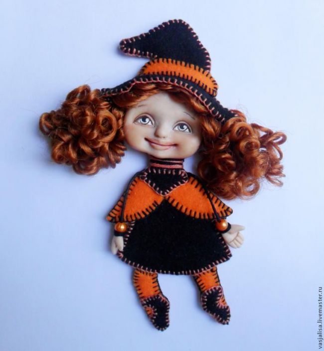 Кукла-брошь «Ведьмочка на Хэллоуин»