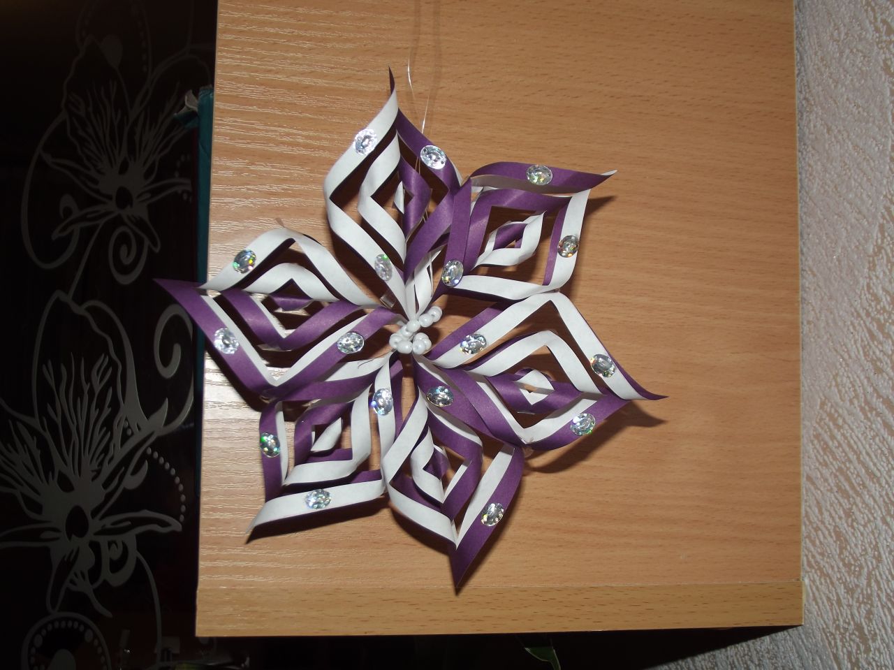 объёмная снежинка - оригами | Презентация к уроку по теме: | Образовательная социальная сеть