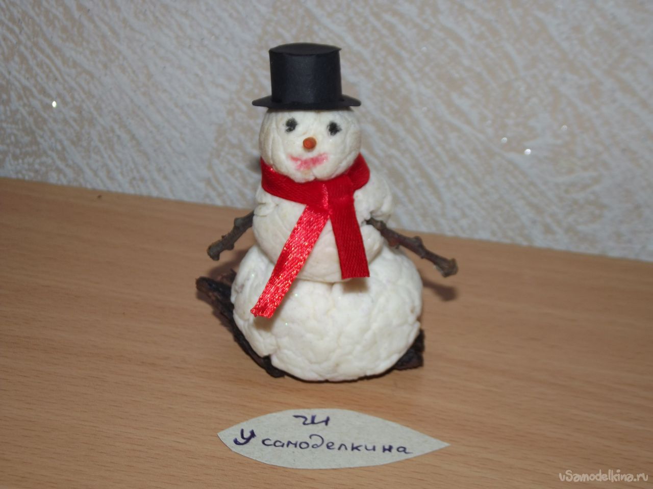 Новогодние поделки своими руками. Снеговик из ваты. Мастер-класс с пошаговыми фото