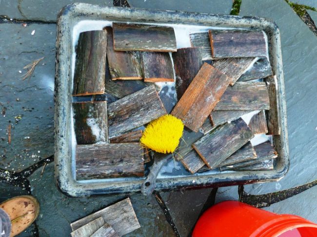 Деревянная плитка на кухню из бросового материала