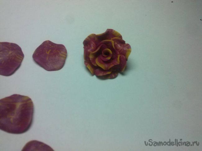 Шпилька роза из полимерной глины
