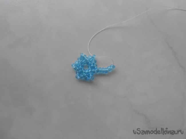Кружевной браслет из бисера «Голубые блики»