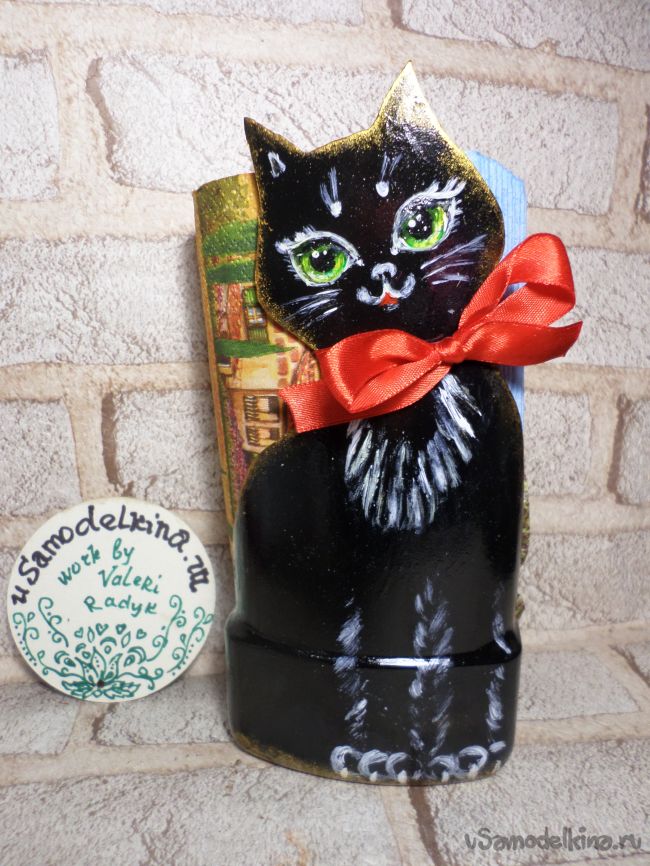 Салфетница «Чёрный кот» из бросового материала
