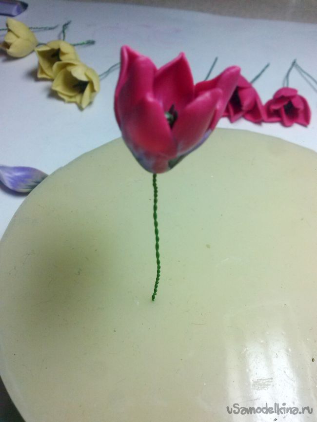 Браслет с тюльпанами из полимерной глины