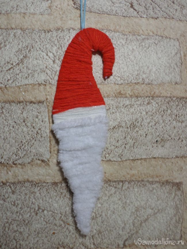 Дед мороз-украшение на ёлку из бросового материала