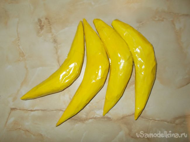Декоративные бананы из папье-маше