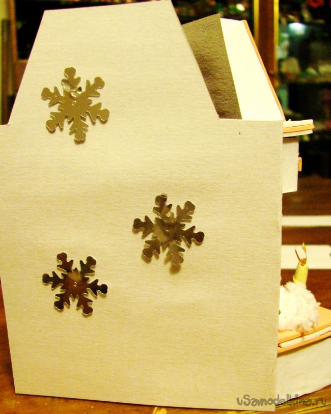 Новогодняя открытка-камин из картона и фоамирана