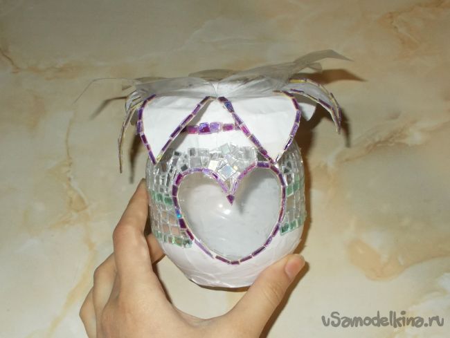 Шкатулка в виде вазы, декорированная компакт-дисками