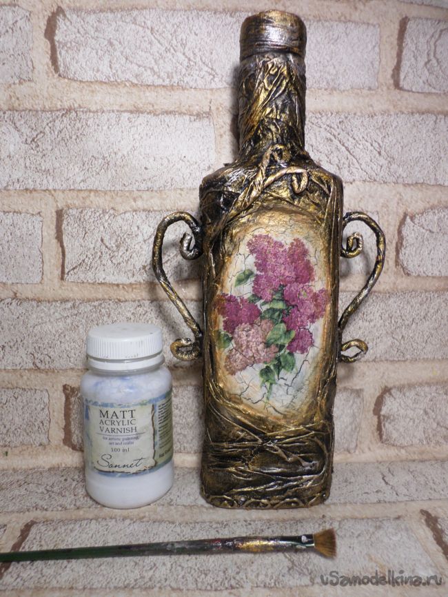 Декоративная бутылочка с объёмными розами и кракелюром на ПВА