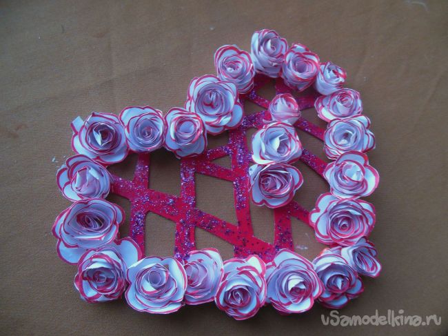 Валентинка «Нежность» с розами из бумаги