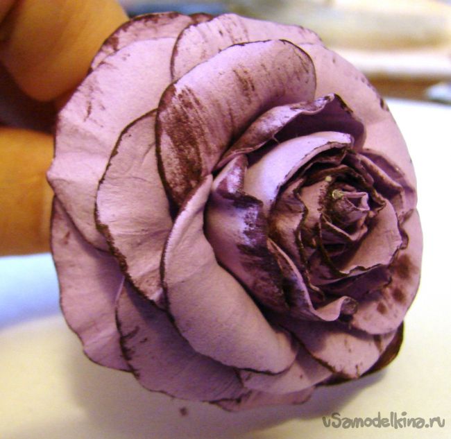 Украшение из роз и бутонов для деревянной рамки