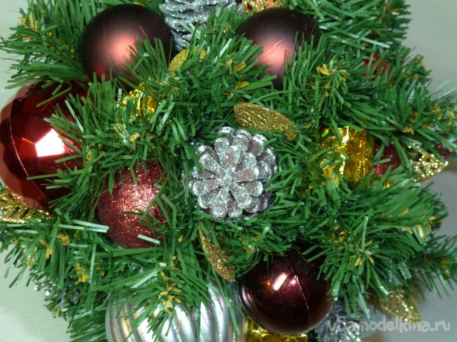 Топиарий Новогодний - елочка из искусственных еловых веточек