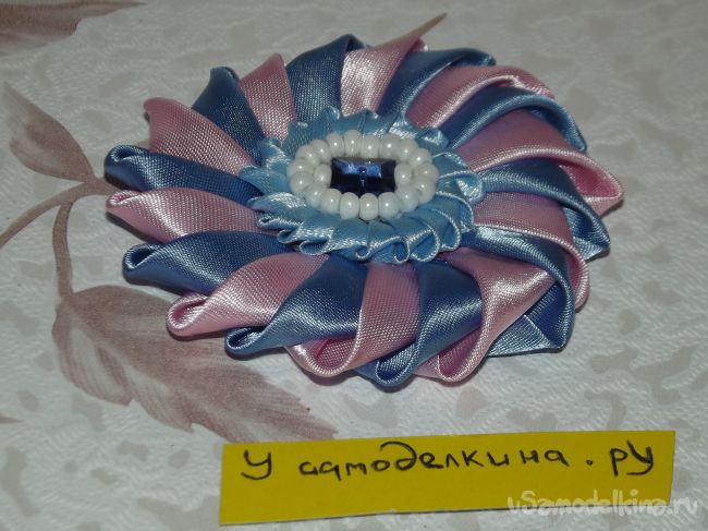 Нежное украшение канзаши в розовом и голубом цвете